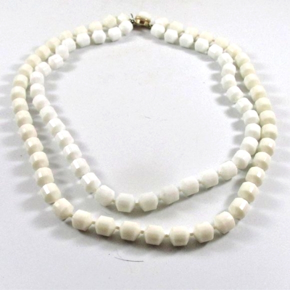 White Unique Octagon Lucite Beaded Double Strand Necklace Hong Kong Vint… - Picture 2 of 6